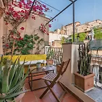 Giulia\'S House, Monti