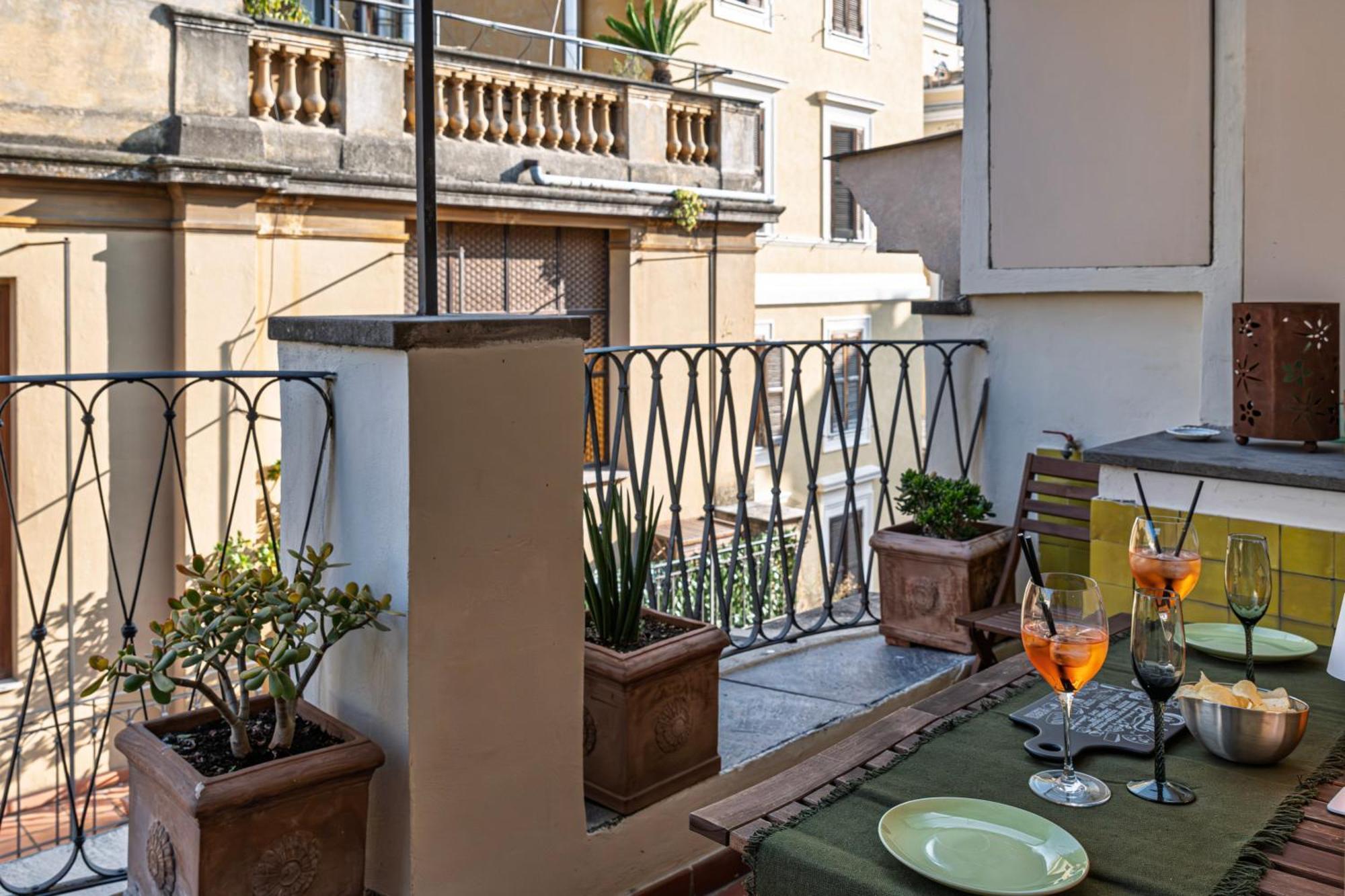 Giulia's House, Monti