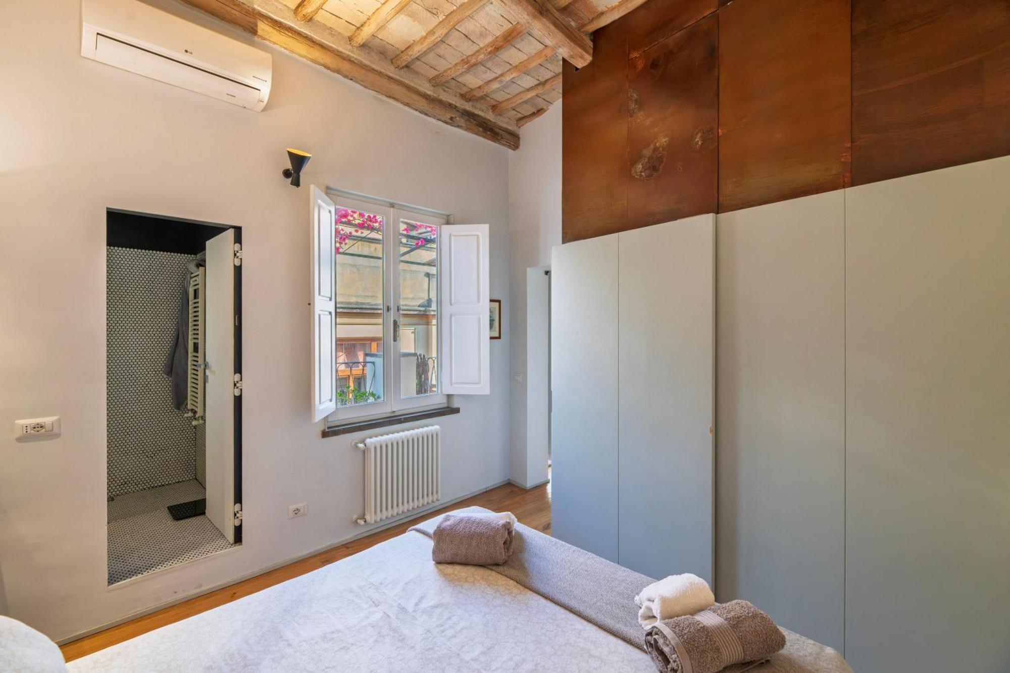 Giulia's House, Monti